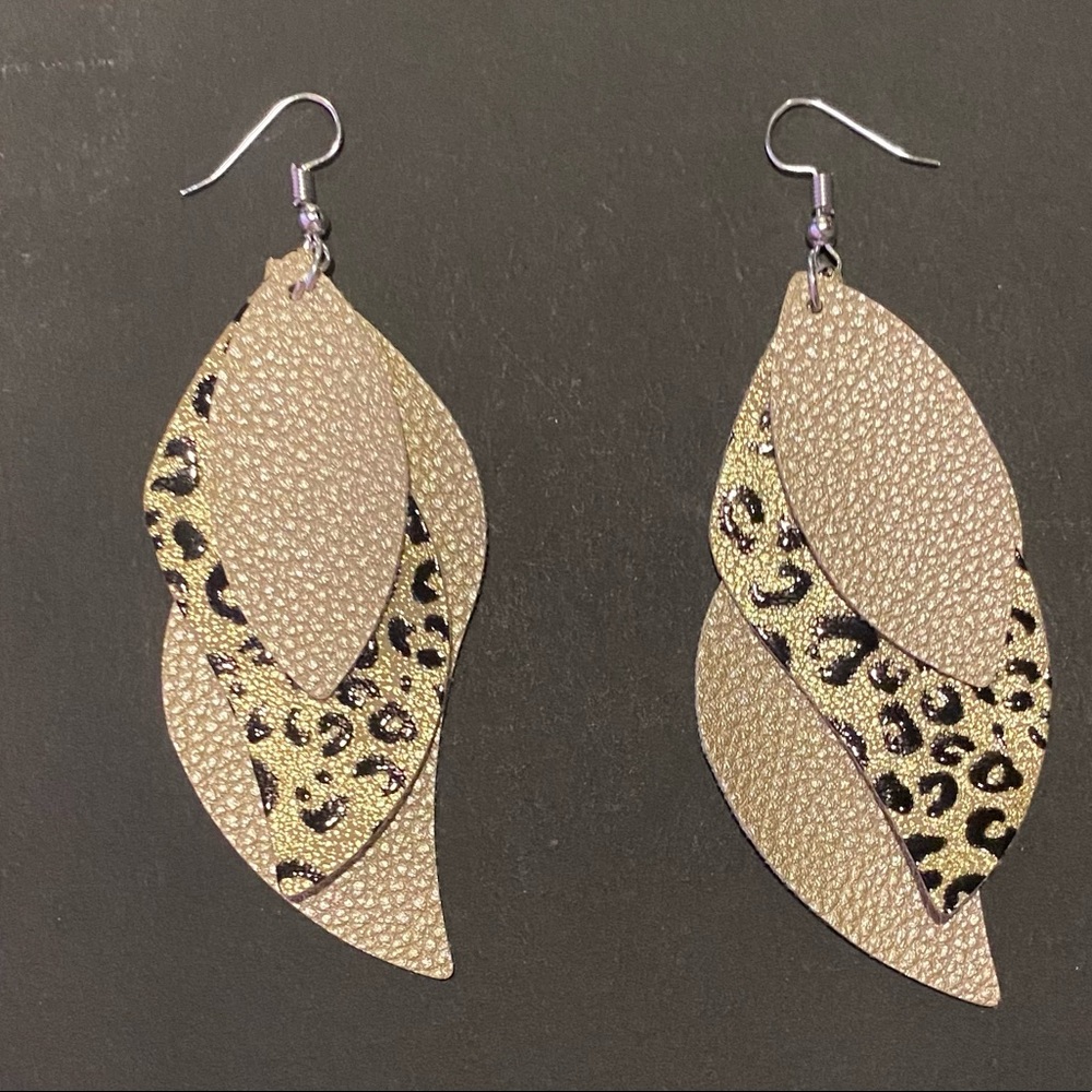 Earrings‼️FREE SHIPPING‼️